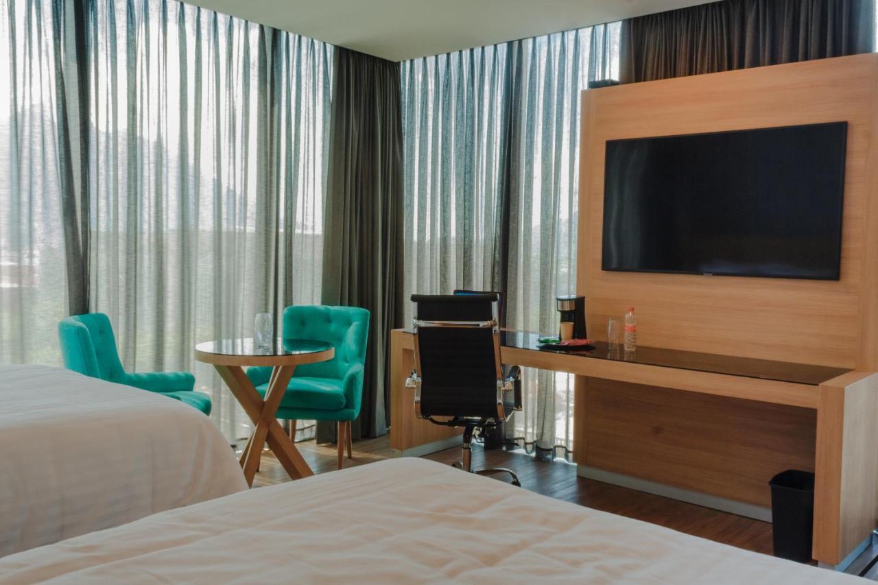 Hotel Kavia モンテレー エクステリア 写真