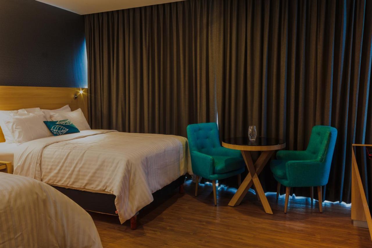 Hotel Kavia モンテレー エクステリア 写真