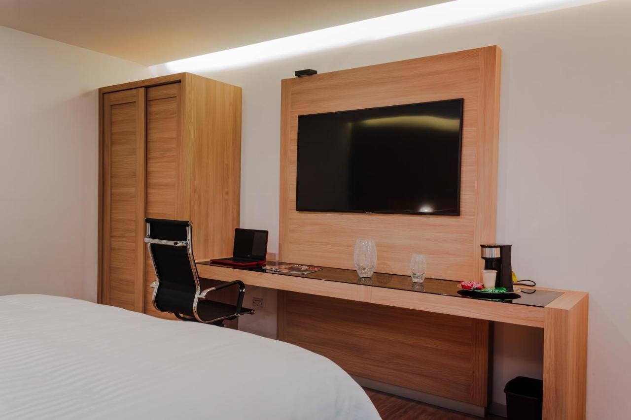 Hotel Kavia モンテレー エクステリア 写真